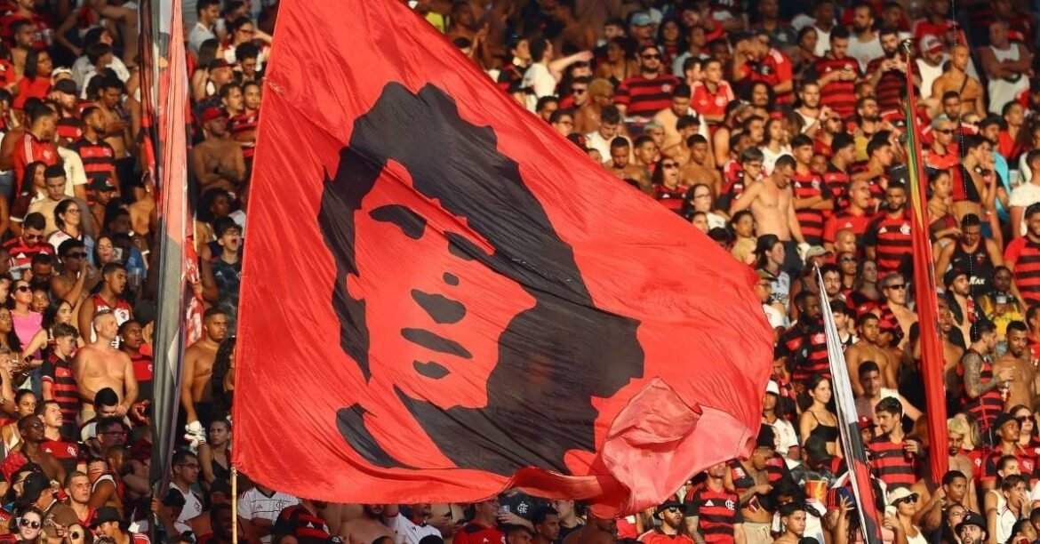 Atacante do Flamengo, Wallace se emociona ao falar sobre a Libertadores