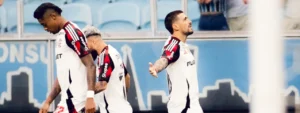 Flamengo supera o Grêmio com dois gols de Arrascaeta e se recupera da derrota na Libertadores