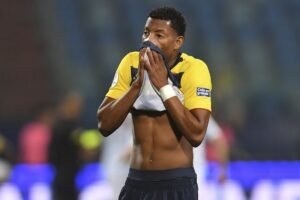 Plata se junta à seleção do Equador enquanto enfrenta conflito com o Flamengo