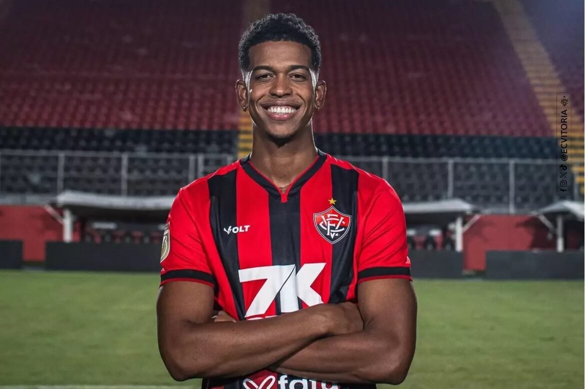 Flamengo não aceita volta de Carlinhos e impõe exigência para encerrar empréstimo ao Vitória