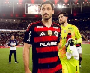 Competição Acirrada! Retorno de Viña Intensifica a Luta pela Posição de Lateral Esquerdo no Flamengo