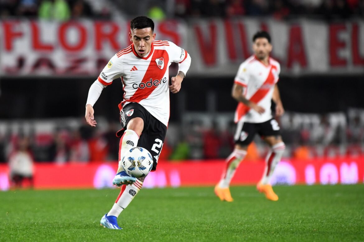 Flamengo considera Esequiel Barco como alternativa e foca em Carrascal, segundo jornalista.