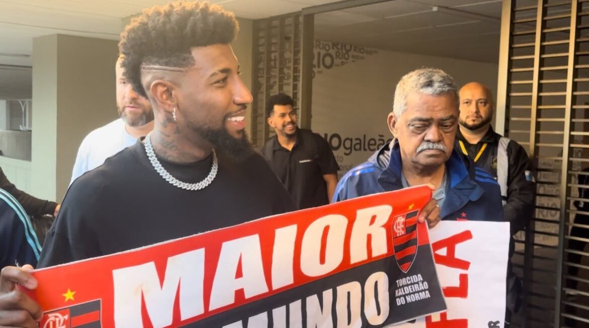 Venê Casagrande divulga o número da camisa de Emerson Royal no Flamengo.