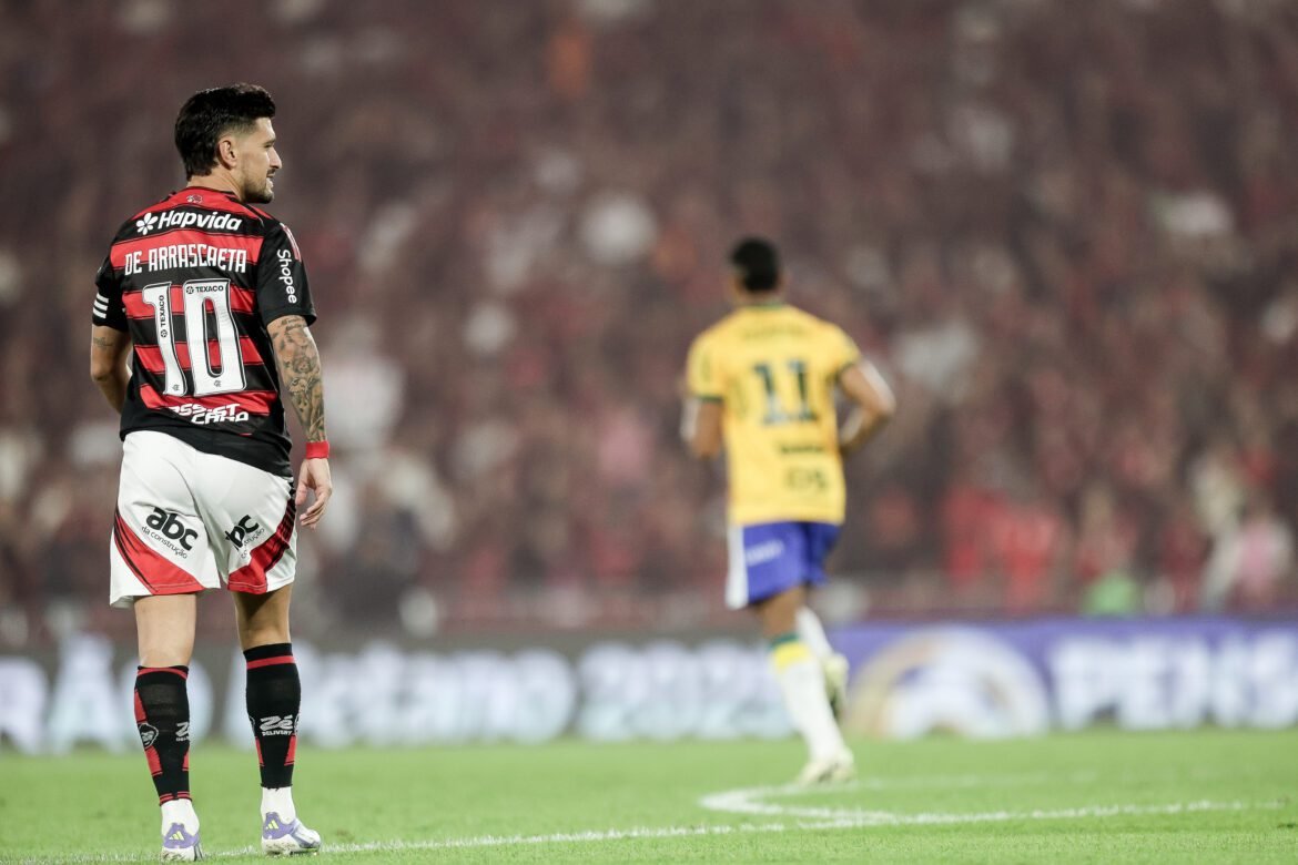 Arrascaeta deixa sua marca no Brasileirão e continua sendo fundamental para o Flamengo em 2025.