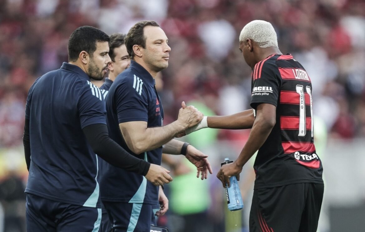 Bruno Pivetti expressa gratidão a Filipe Luís e valoriza os atletas: 'Motivo de tudo'