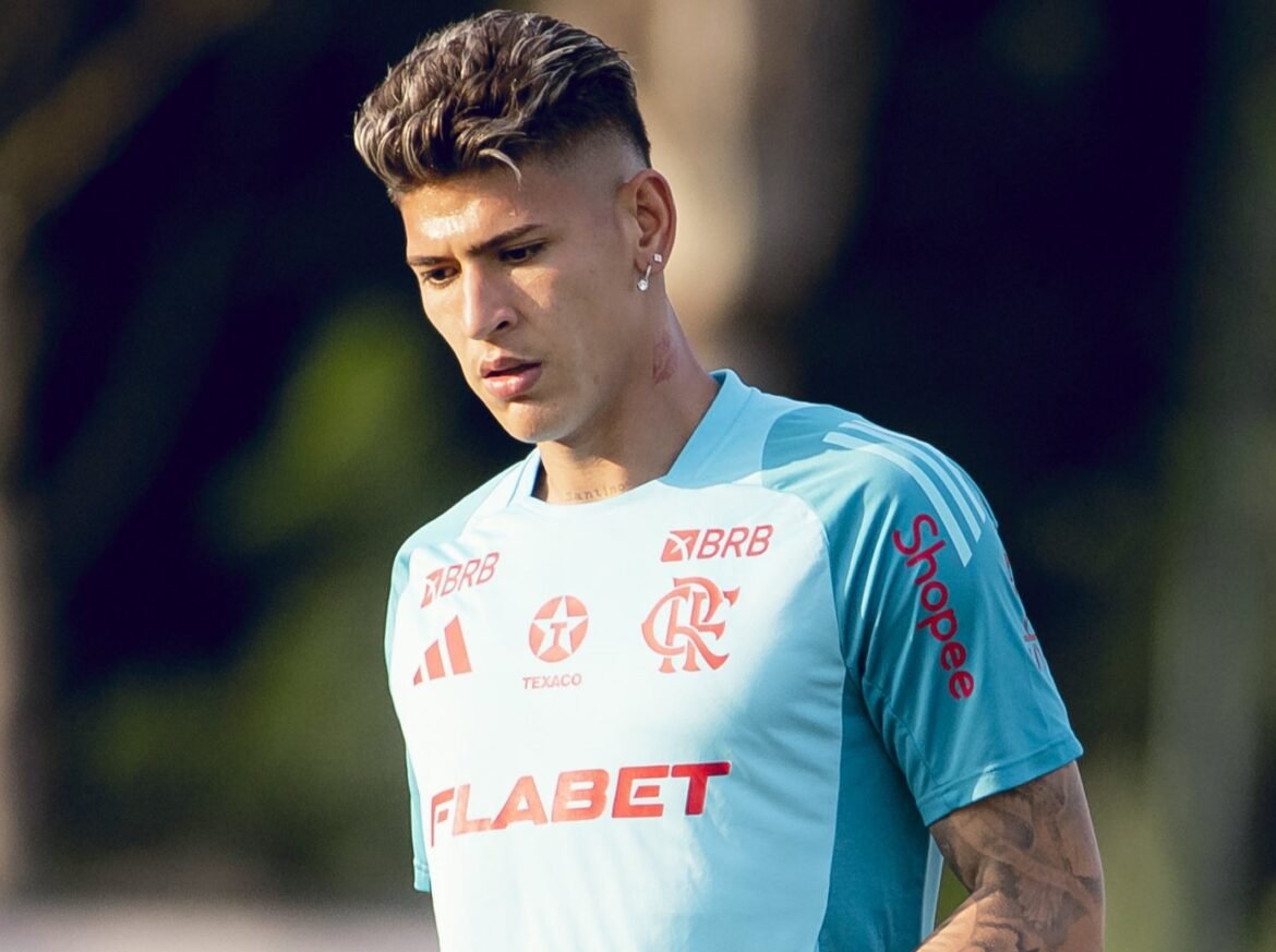 Com Carrascal, Flamengo anuncia lista de jogadores para duelo contra o Mirassol.