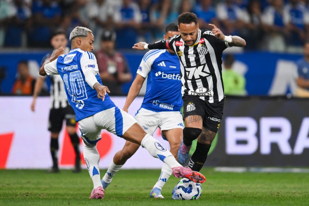 Cruzeiro é superado pelo Flamengo, que se destaca na liderança do Campeonato Brasileiro.