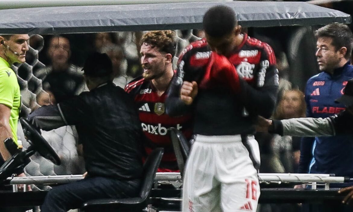 Eliminação na Copa do Brasil leva o Flamengo a reavaliar sua temporada; confira os detalhes.