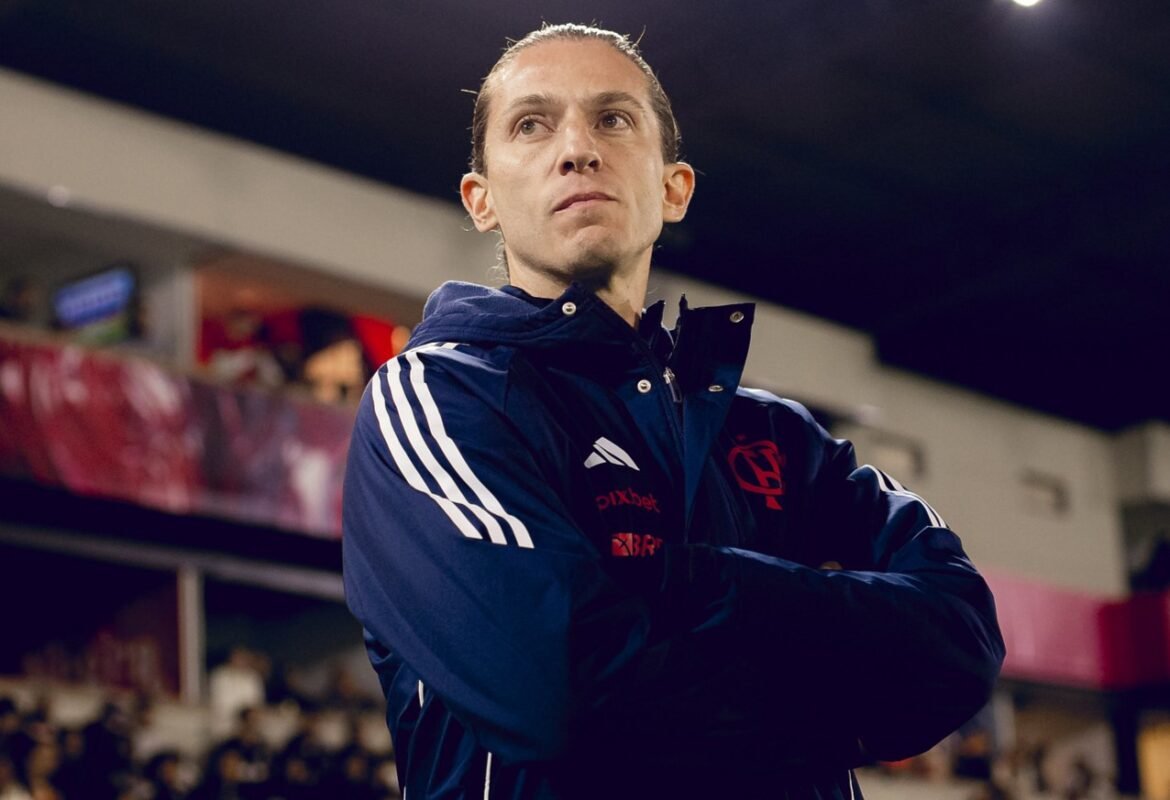 Escalação do Flamengo: Filipe Luís monta time completo para enfrentar o Mirassol.