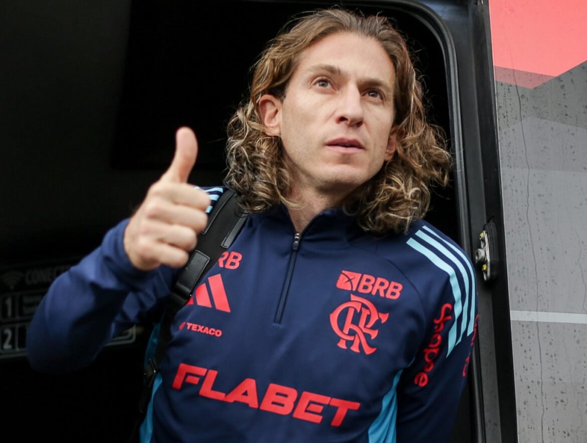 Flamengo atinge centenário com Filipe Luís após triunfo contra o Mirassol.