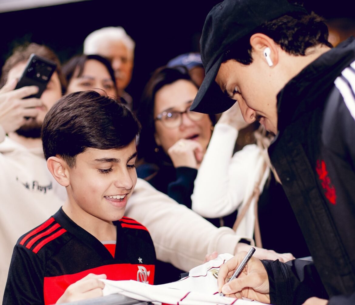 Flamengo é recebido em Porto Alegre antes de confrontos importantes contra o Internacional.