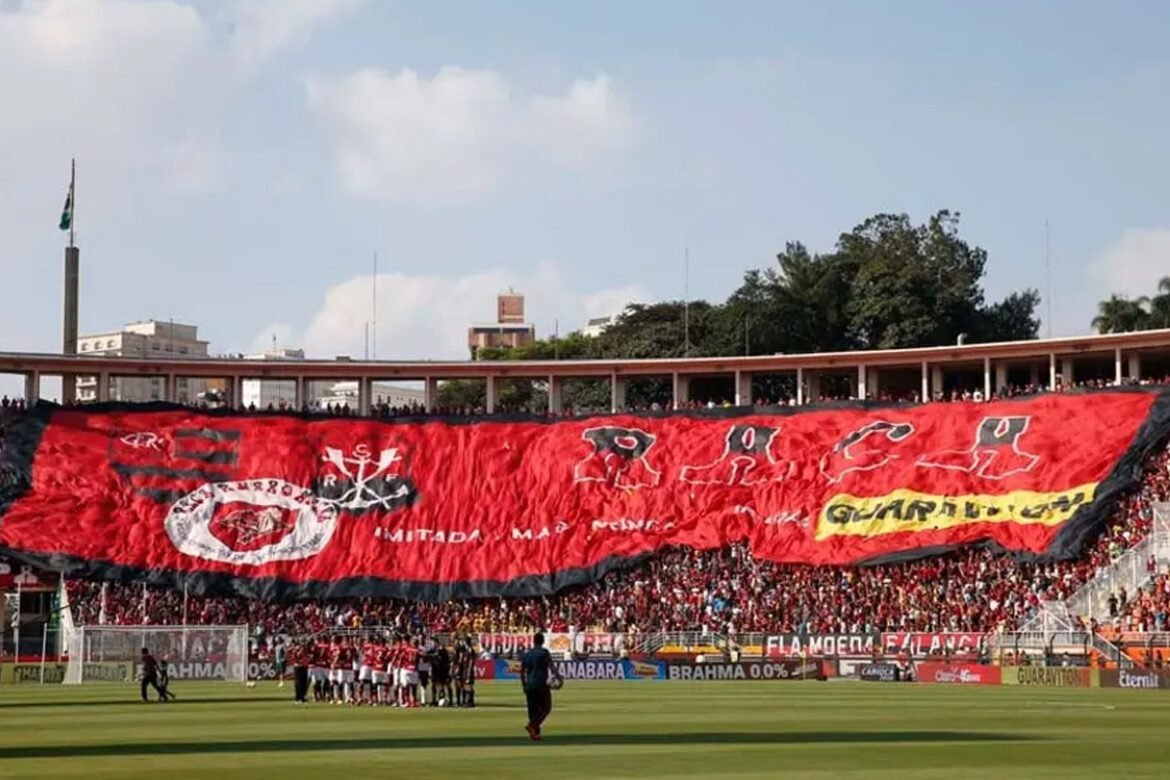 Flamengo pode realizar partida no Pacaembu; recorde jogos como anfitrião em São Paulo.