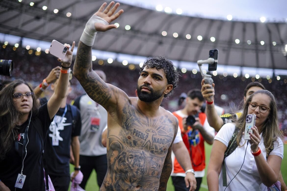 Gabigol completa 29 anos e a torcida do Flamengo comemora seu ídolo com homenagens, tatuagens e recordes impressionantes.