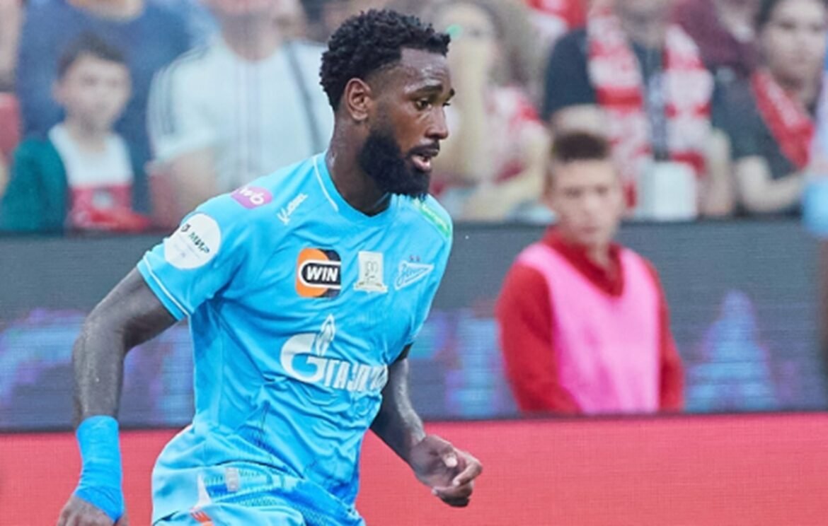 Gerson acompanha do banco a vitória do Zenit; ex-jogador do Flamengo entrou no final da partida.