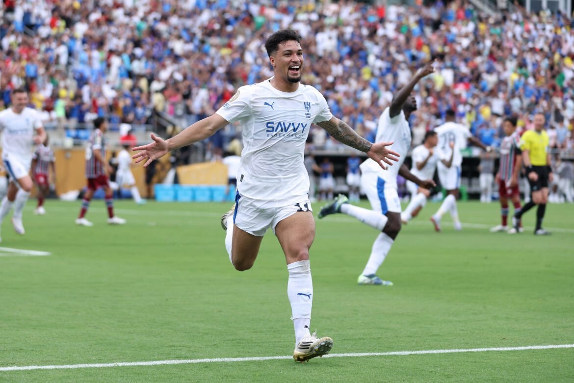 Marcos Leonardo, alvo do Flamengo, enfrenta incertezas sobre seu futuro no Al-Hilal.