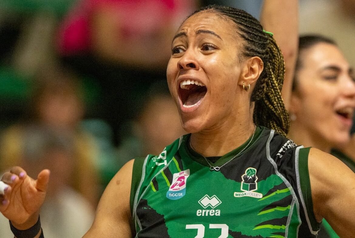 Reforço estrangeiro: Simone Lee desembarca no Rio de Janeiro para se juntar ao Sesc Flamengo.