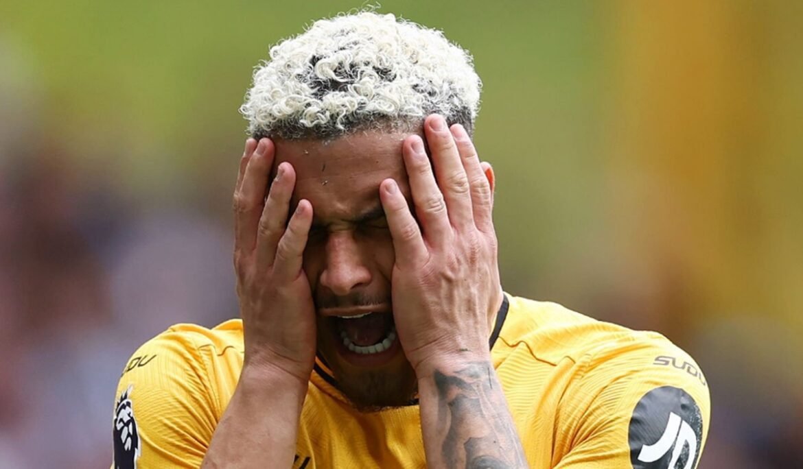 Wolves de João Gomes entra na zona de rebaixamento após derrota para o Bournemouth.