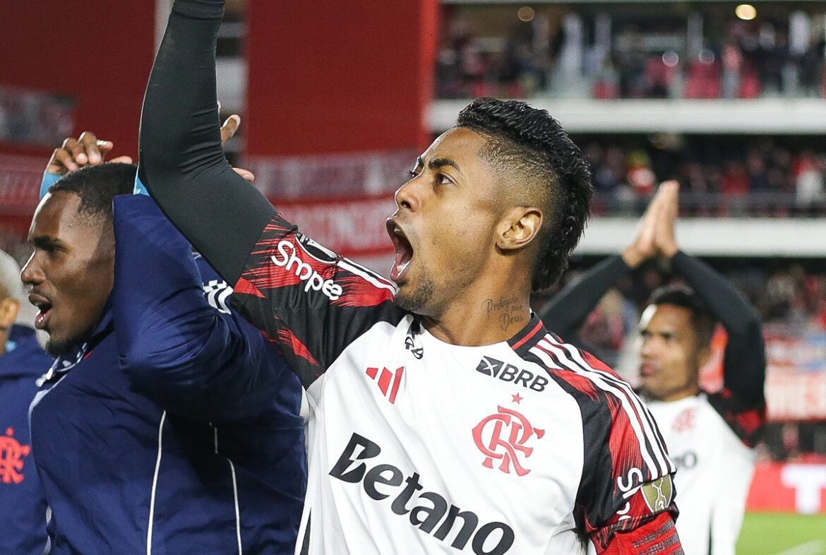 Bruno Henrique pode enfrentar sanções por sua comemoração contra o Estudiantes.