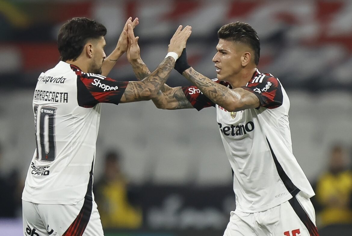 Carrascal fala sobre sua função em campo e a experiência de jogar ao lado de Arrascaeta: 'Um privilégio'