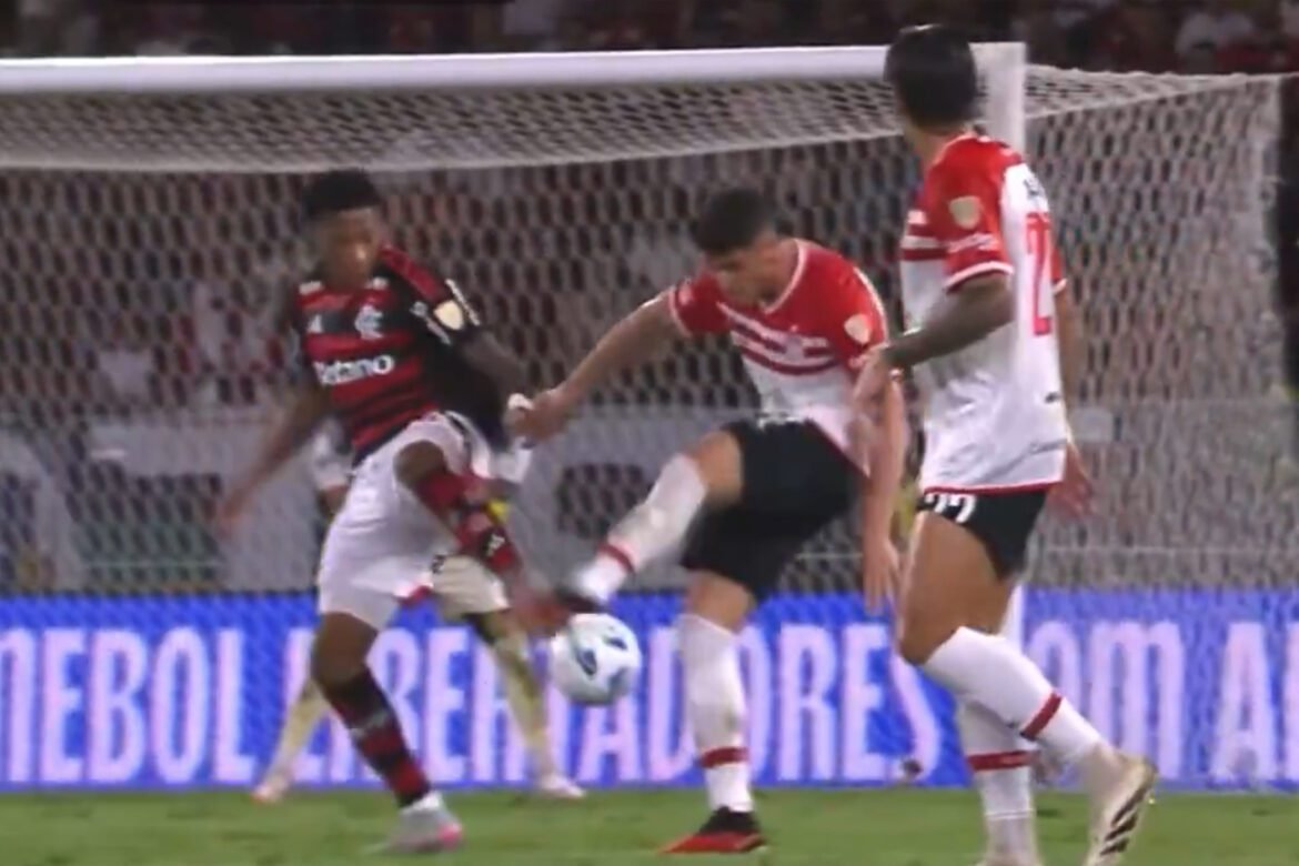 Conmebol revela avaliação do VAR e reconhece falha na expulsão de Plata.