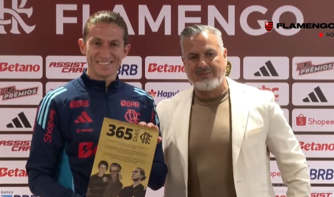 Filipe Luís compartilha seus sentimentos e fala sobre seus planos no Flamengo: 'Quero seguir fazendo história'
