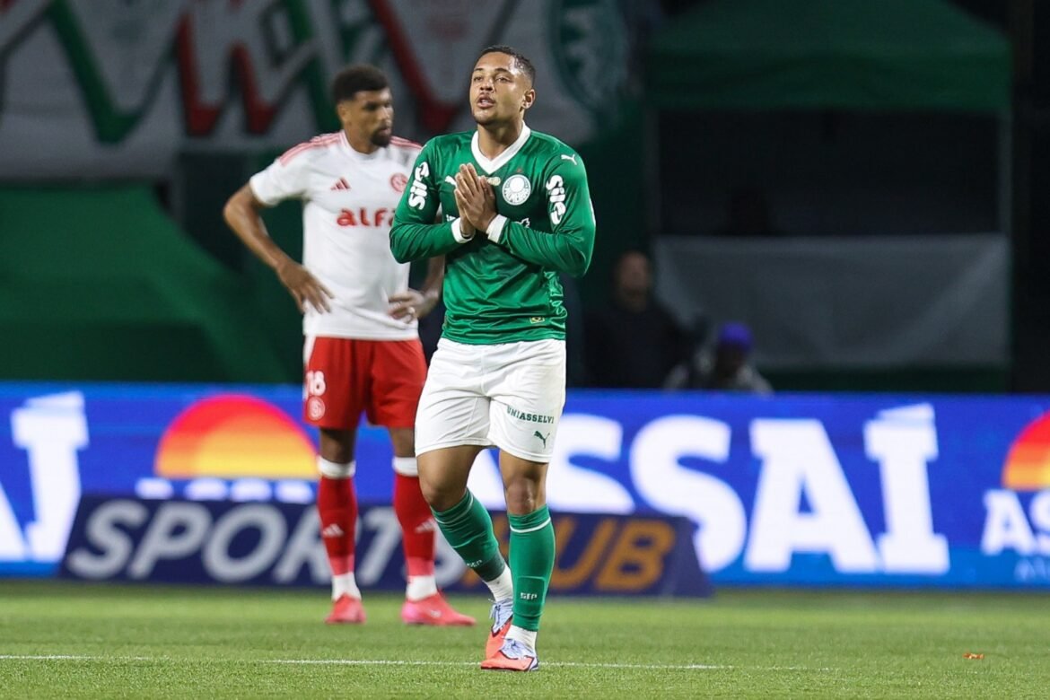 Palmeiras vence o Internacional com grande margem e se aproxima do Flamengo.
