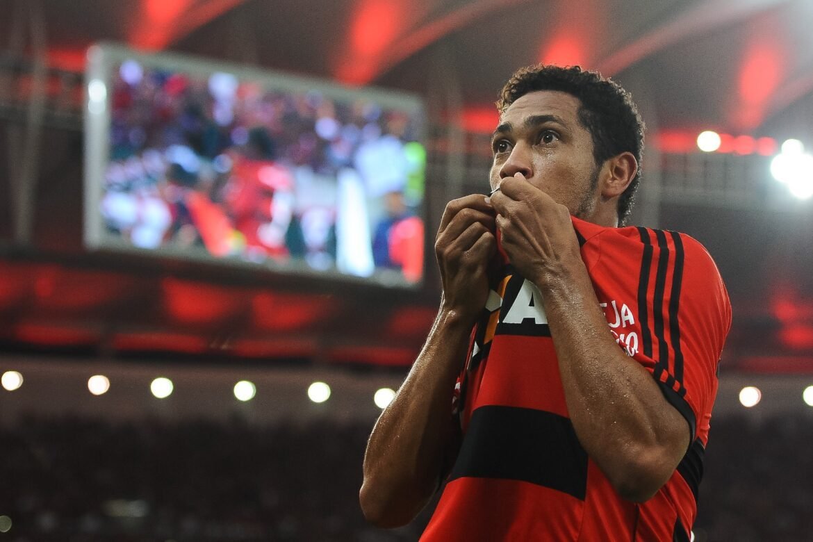 8 apelidos de jogadores do Flamengo que se tornaram populares entre os torcedores