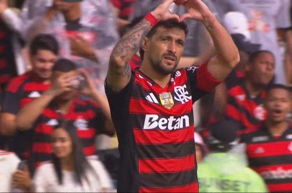 Arrascaeta se torna o artilheiro do Campeonato Brasileiro 2025