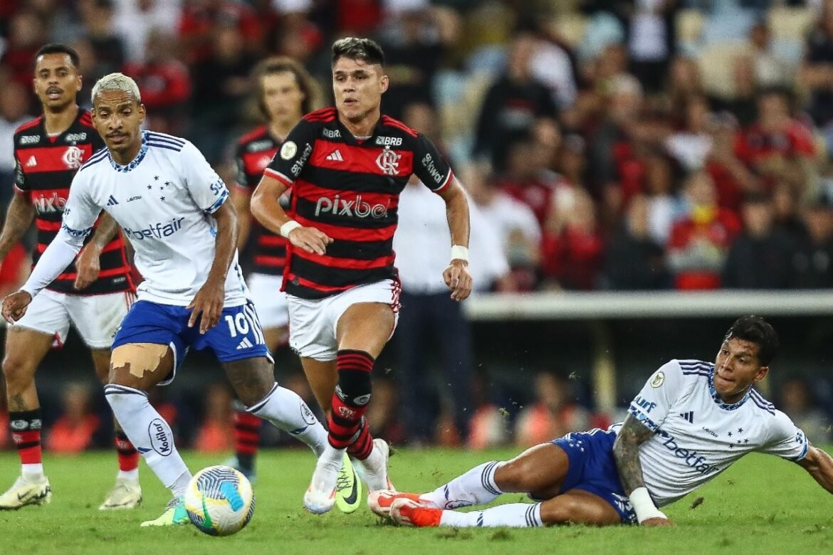 Flamengo se torna adversário difícil para o Cruzeiro como mandante no Brasileirão.