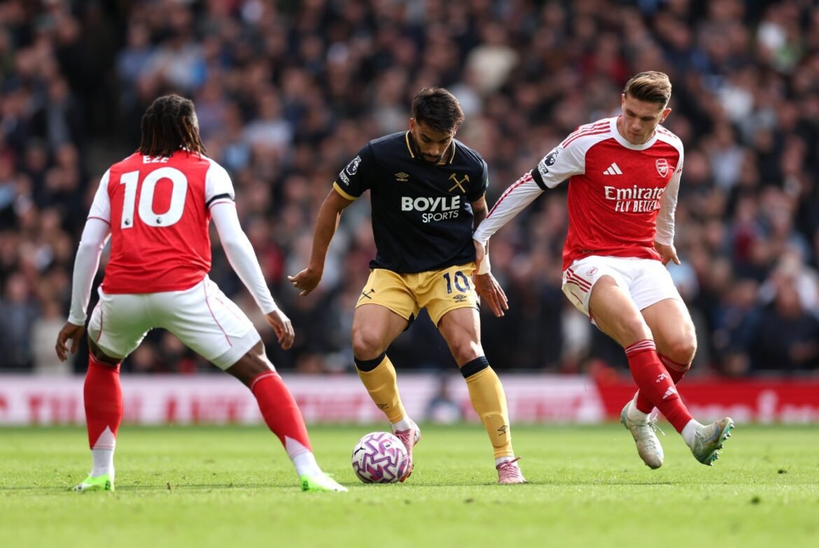 Paquetá se destaca como o melhor do West Ham na derrota contra o Arsenal.