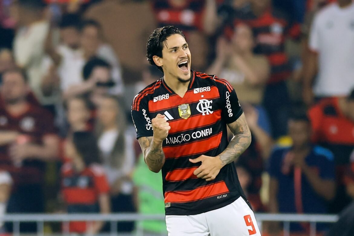 Pedro alcança a marca de 300 jogos pelo Flamengo: estatísticas que fazem história.