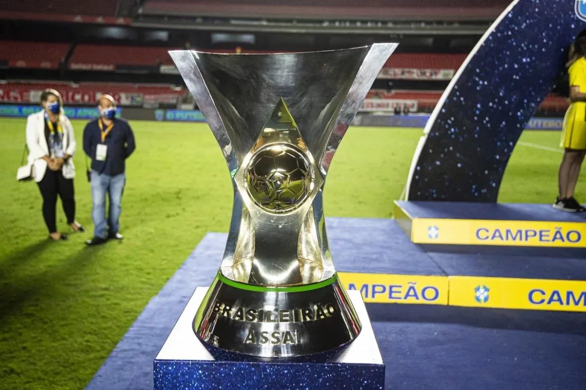 Possibilidades de conquistar o título no Brasileirão: Flamengo observa Palmeiras se distanciar com a vitória.