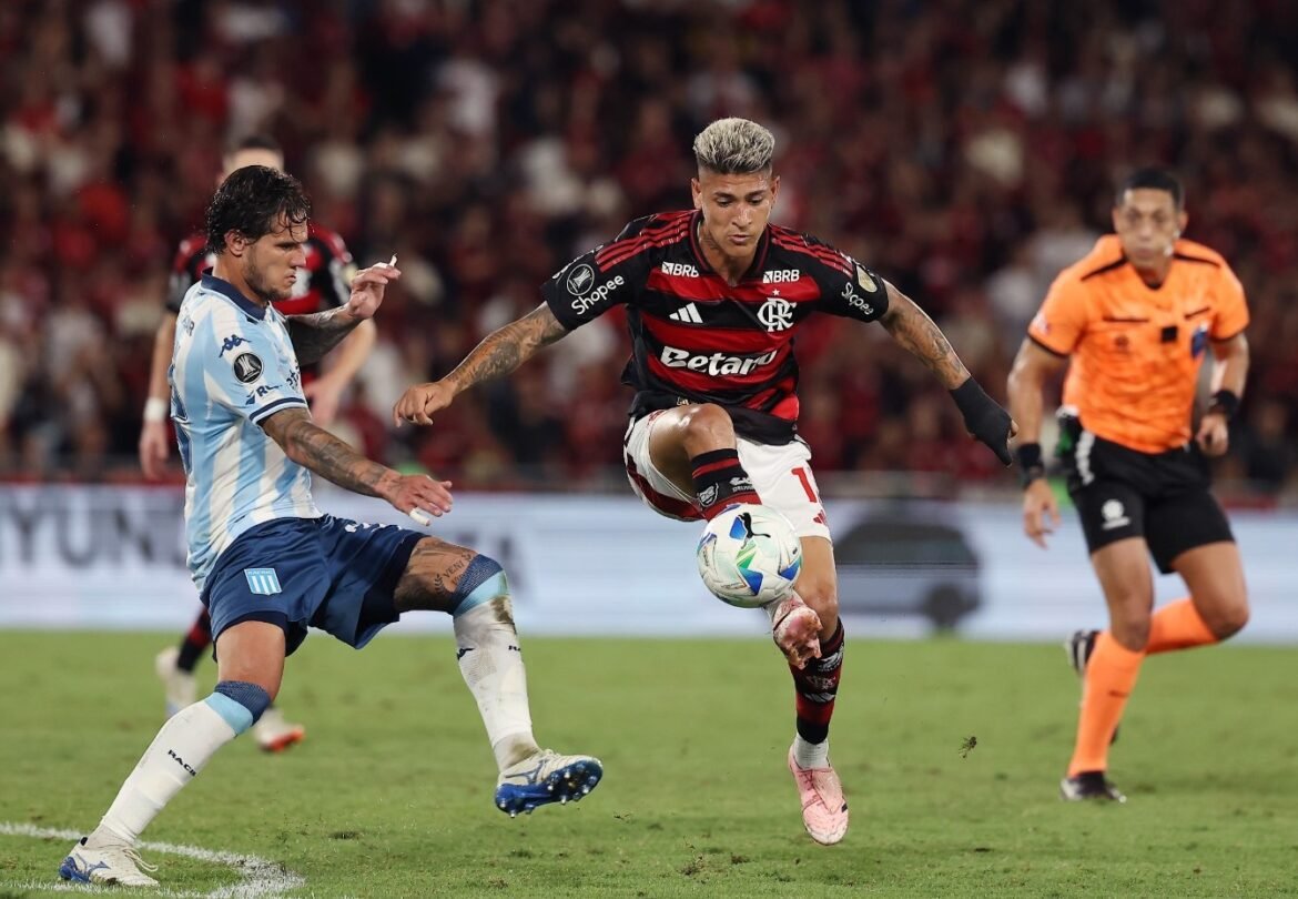 Racing apresenta desempenho irregular após derrota no primeiro jogo da Libertadores.