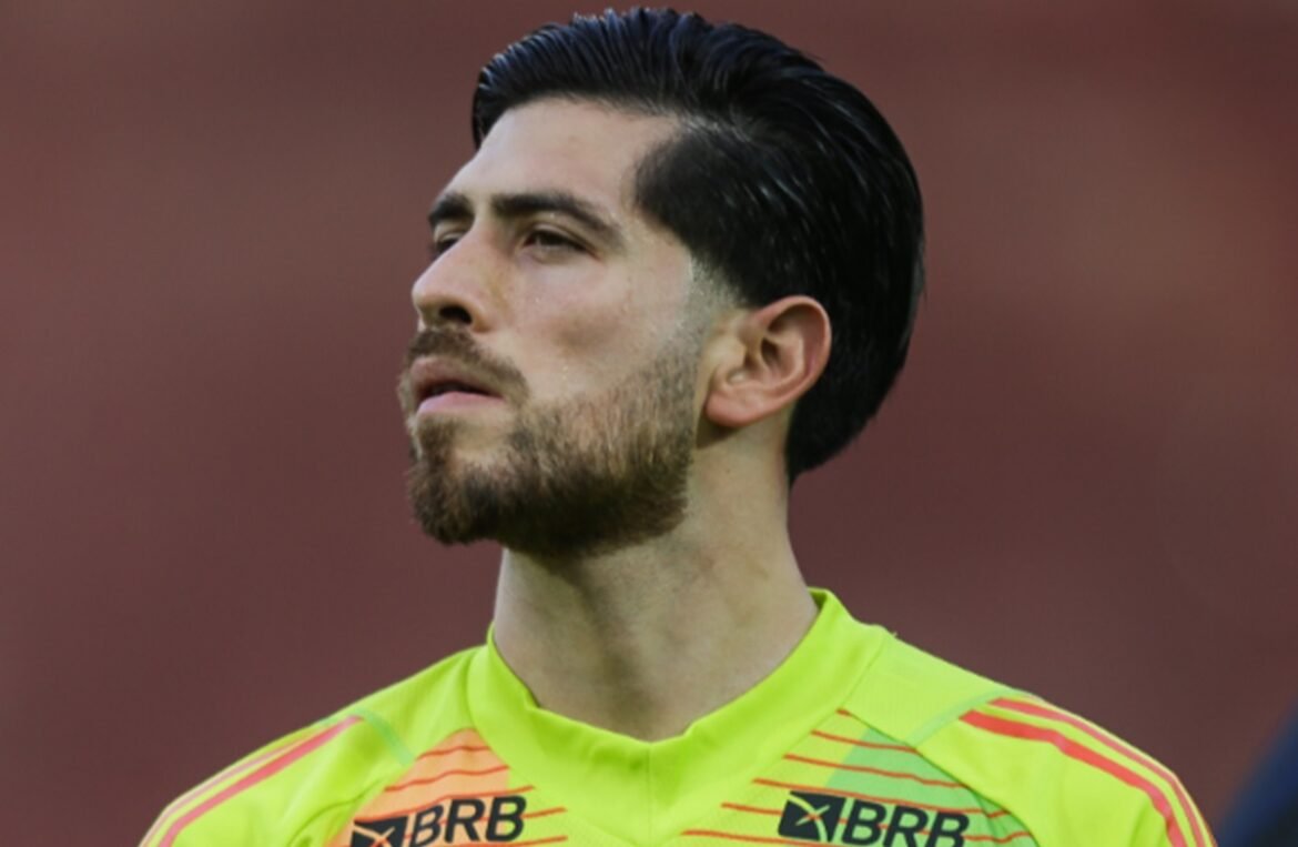 Rossi se destaca com impressionante número de defesas no Brasileirão.