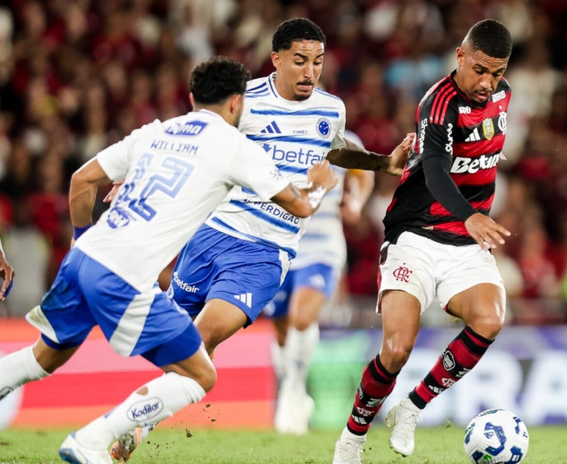 Samuel Lino está apresentando queda de desempenho? Filipe Luís se posiciona e faz um apelo à torcida do Flamengo.