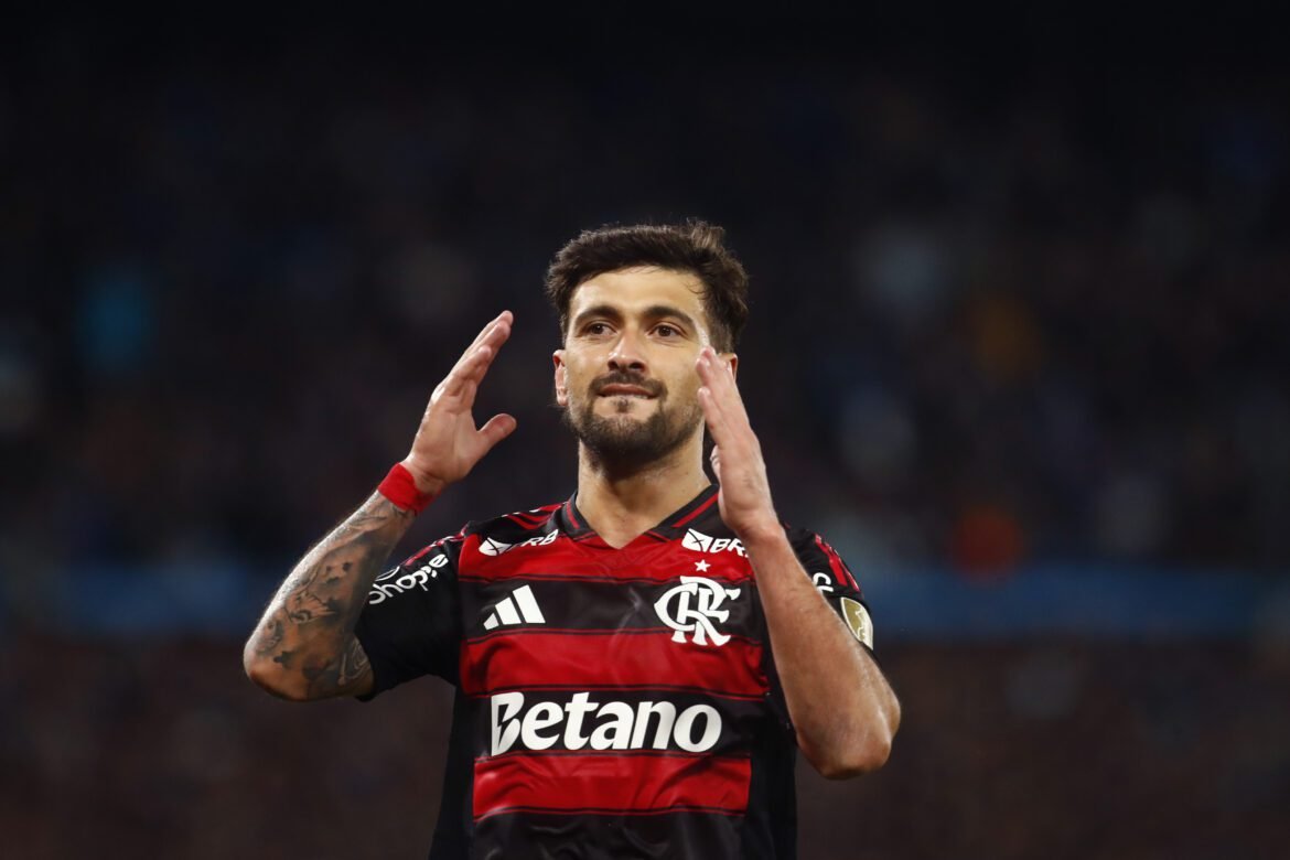 Arrascaeta não acerta os resultados do Flamengo em desafio na Libertadores.