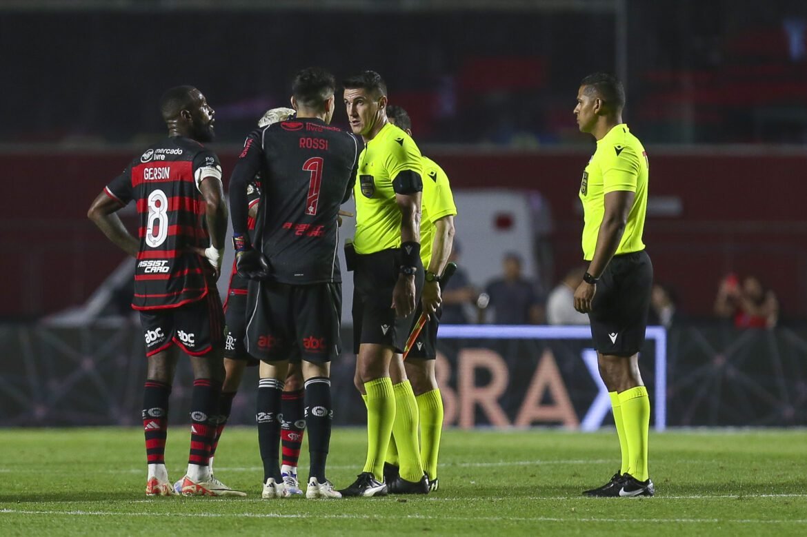Atlético-MG x Flamengo: CBF designa árbitro com histórico polêmico em partidas do time carioca
