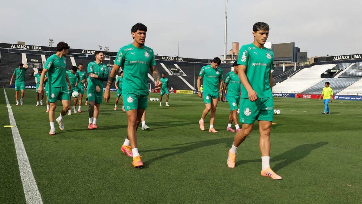 Palmeiras se prepara em 'estádio maldito' antes da final contra o Flamengo.