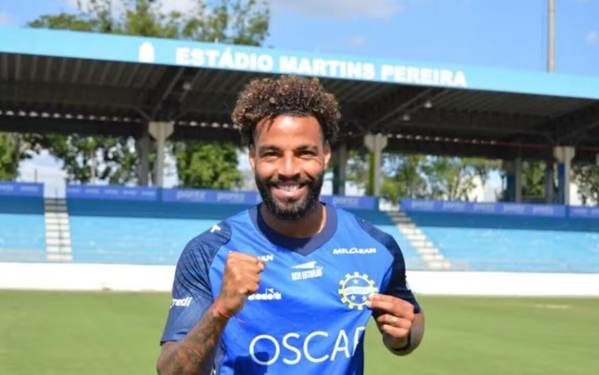São José fecha acordo com ex-jogador do Flamengo