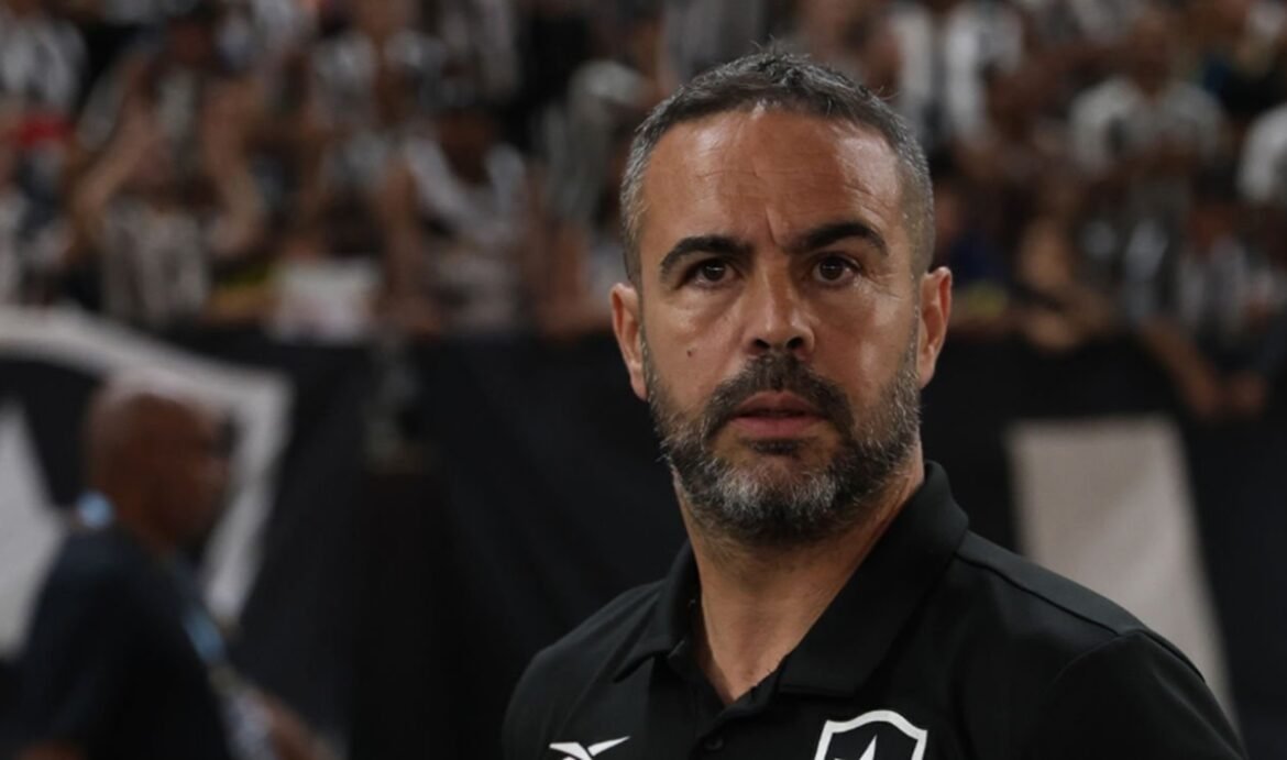 Artur Jorge aceita treinar o Flamengo, mas clube mantém foco no plano A.