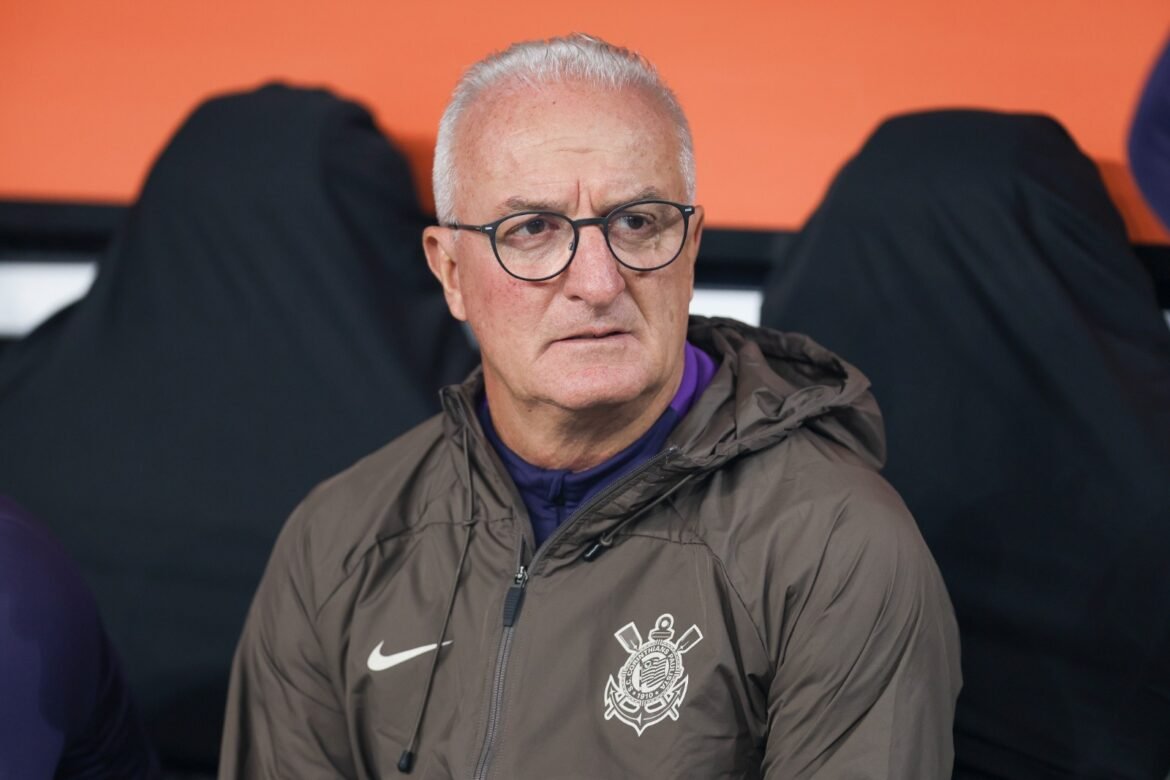 Dorival menciona Filipe Luís em desabafo após conquista da Copa do Brasil