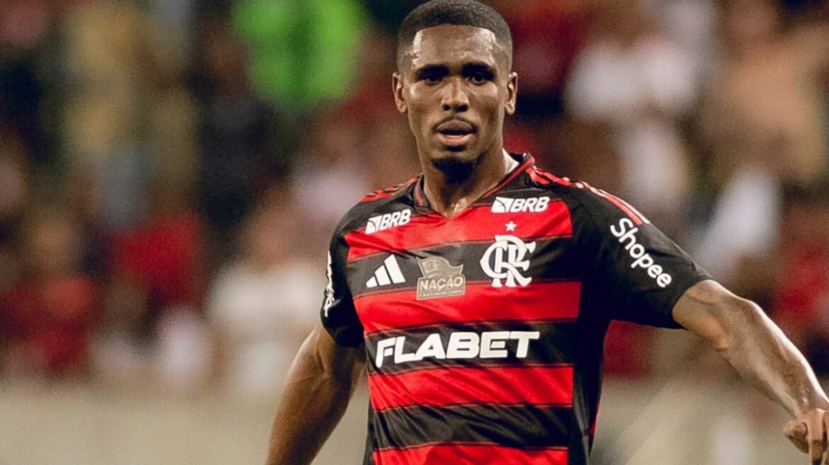Renovação de Filipe Luís pode impactar o futuro de Evertton Araújo no Flamengo.