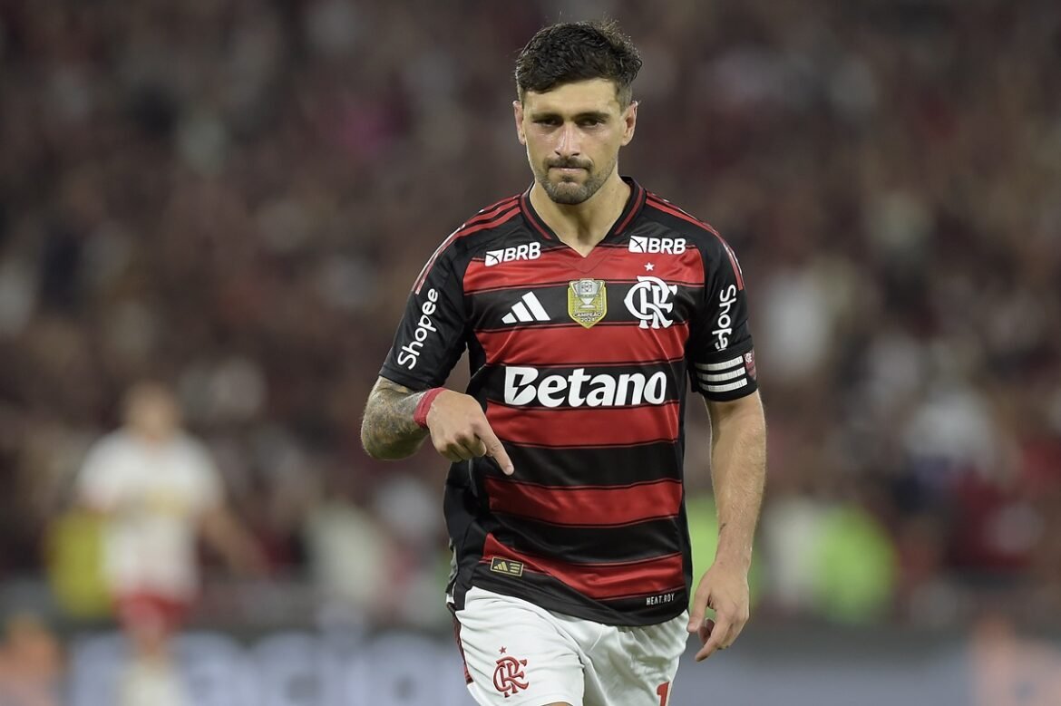 Arrascaeta é cobiçado pelo Napoli; recorde 6 ocasiões em que o ídolo do Flamengo chamou a atenção da Europa.