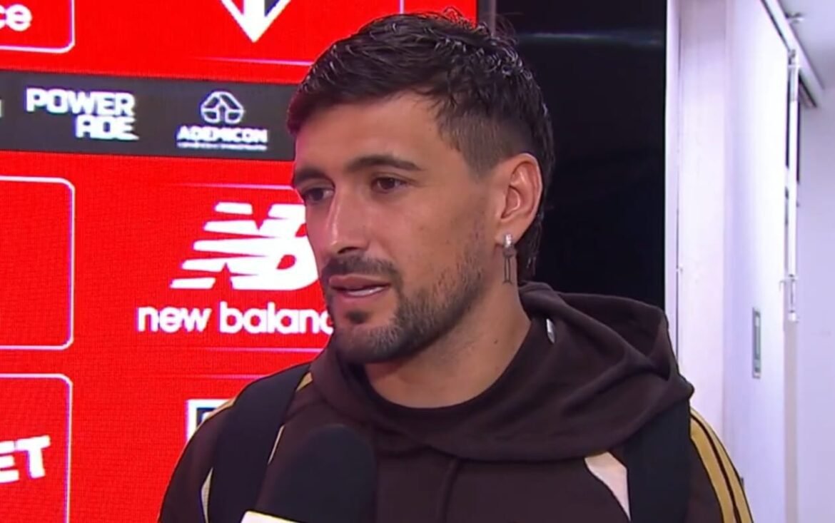 Arrascaeta se revolta com pênalti que não foi assinalado