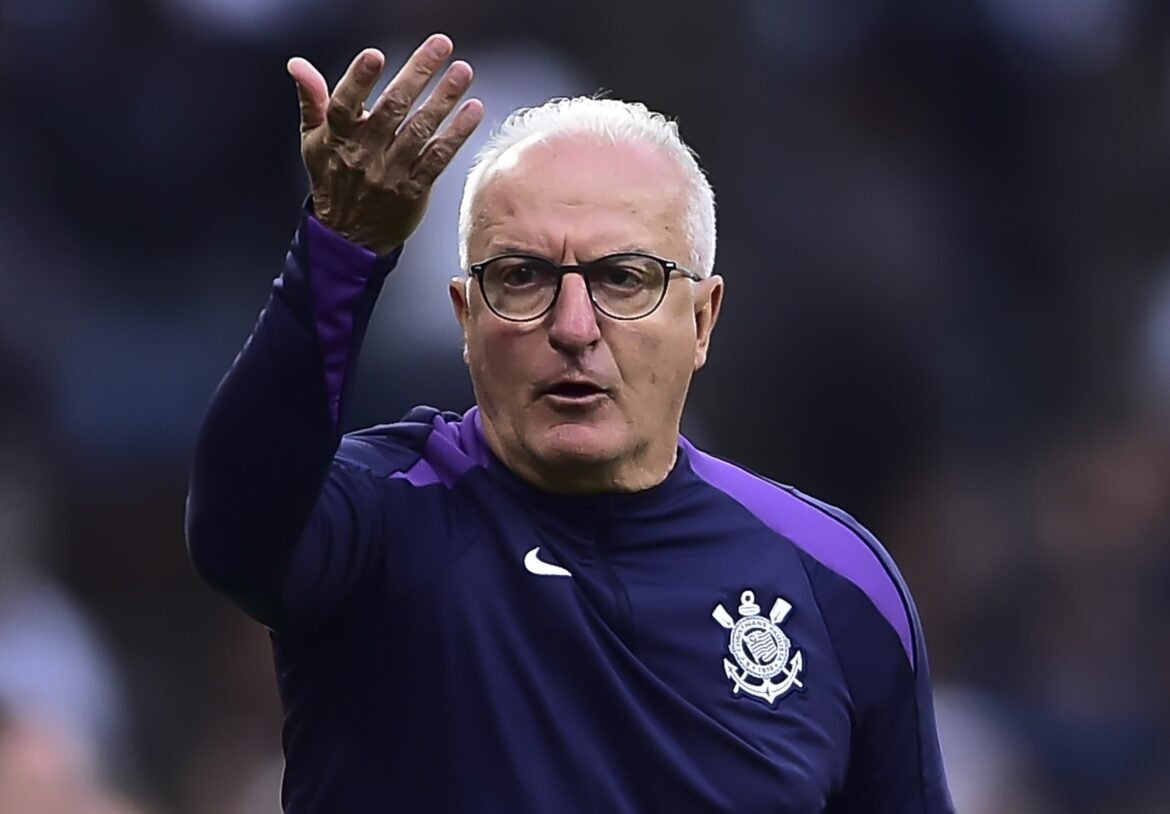 Dorival reconhece que o Flamengo está em um nível superior ao Corinthians antes da Supercopa.