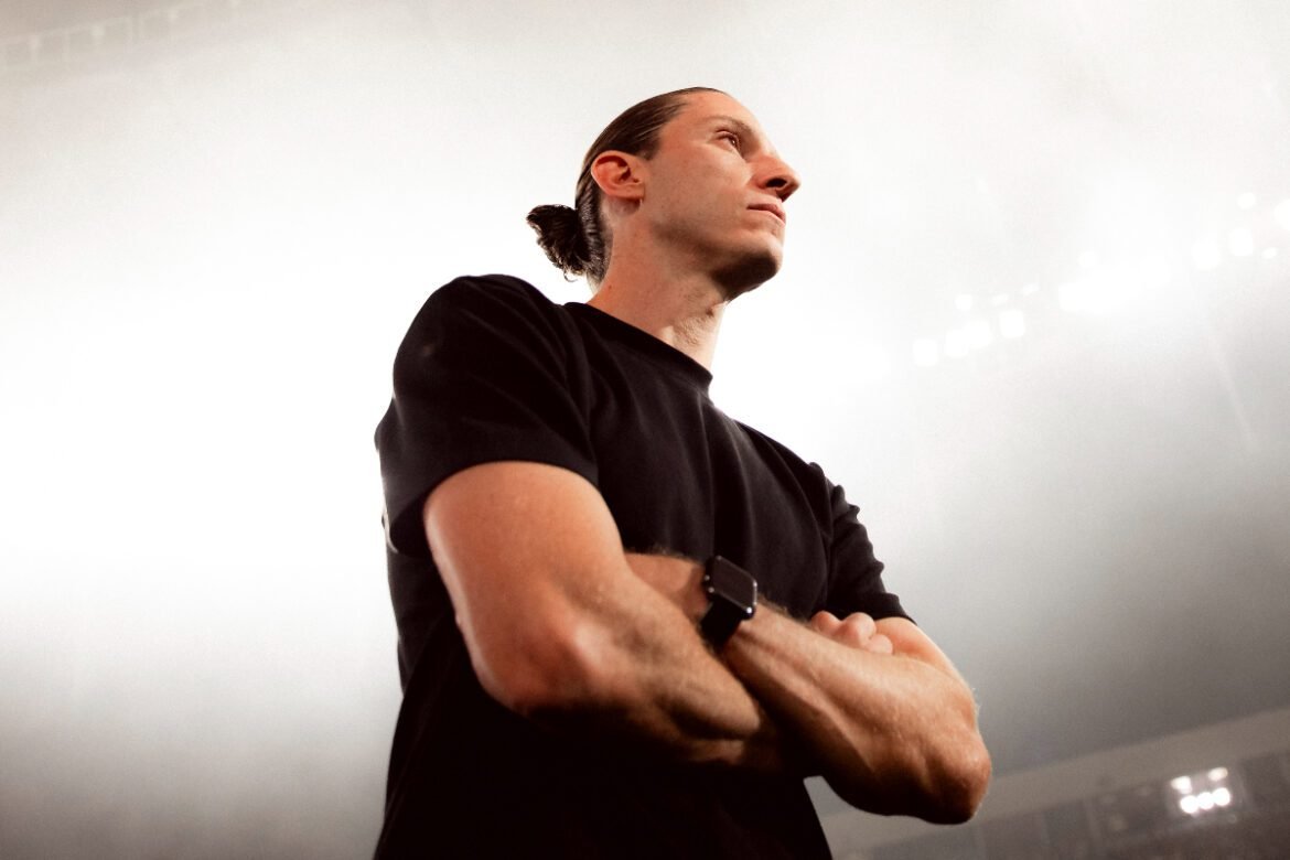 Filipe Luís expressa descontentamento com o processo de renovação de contrato no Flamengo.