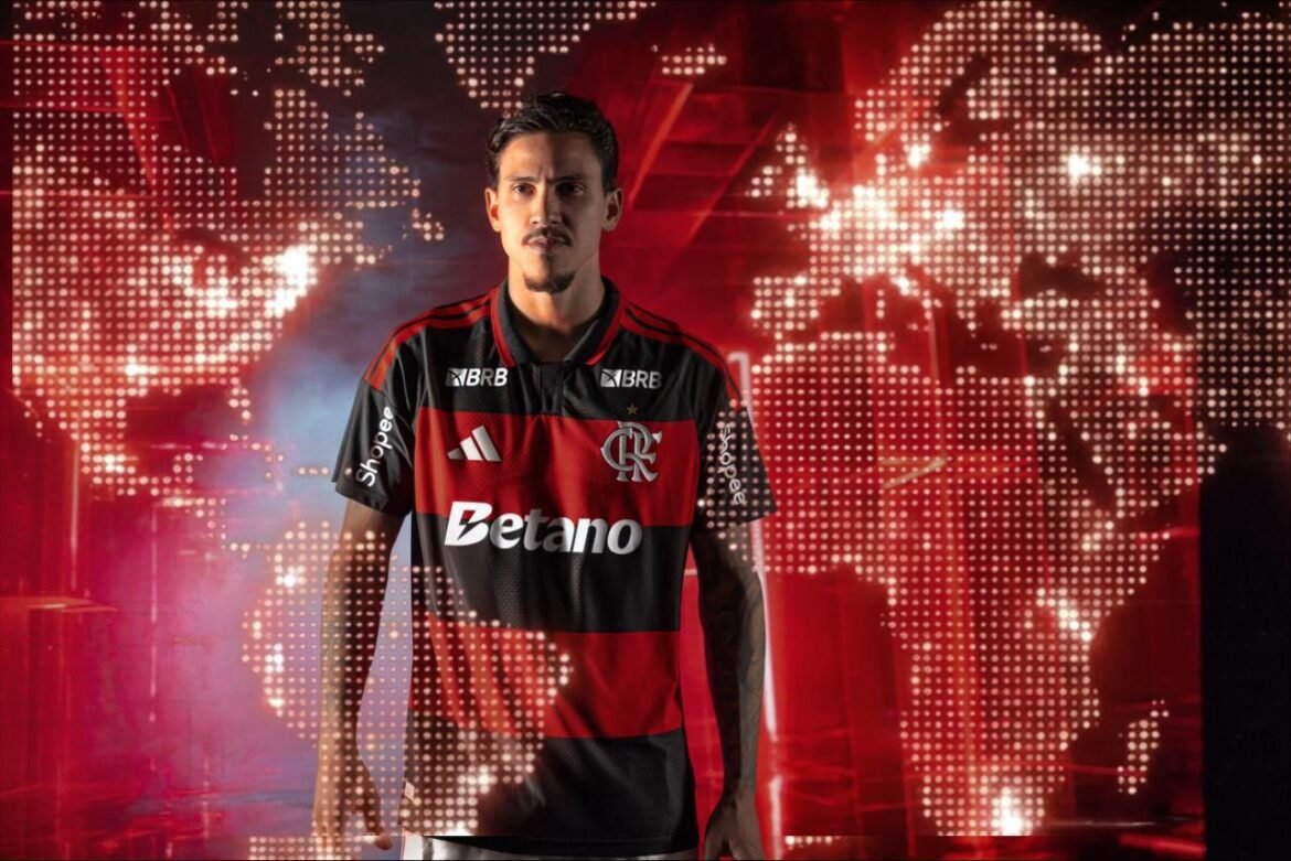Flamengo apresenta nova camiseta para 2026 e plataforma para avaliar a força da torcida.