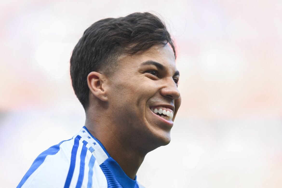 Flamengo mantém interesse em Kaio Jorge e elabora oferta histórica com Cebolinha.