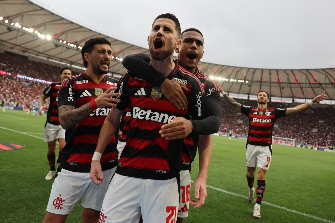 Flamengo planeja o retorno de astros na partida contra o São Paulo.