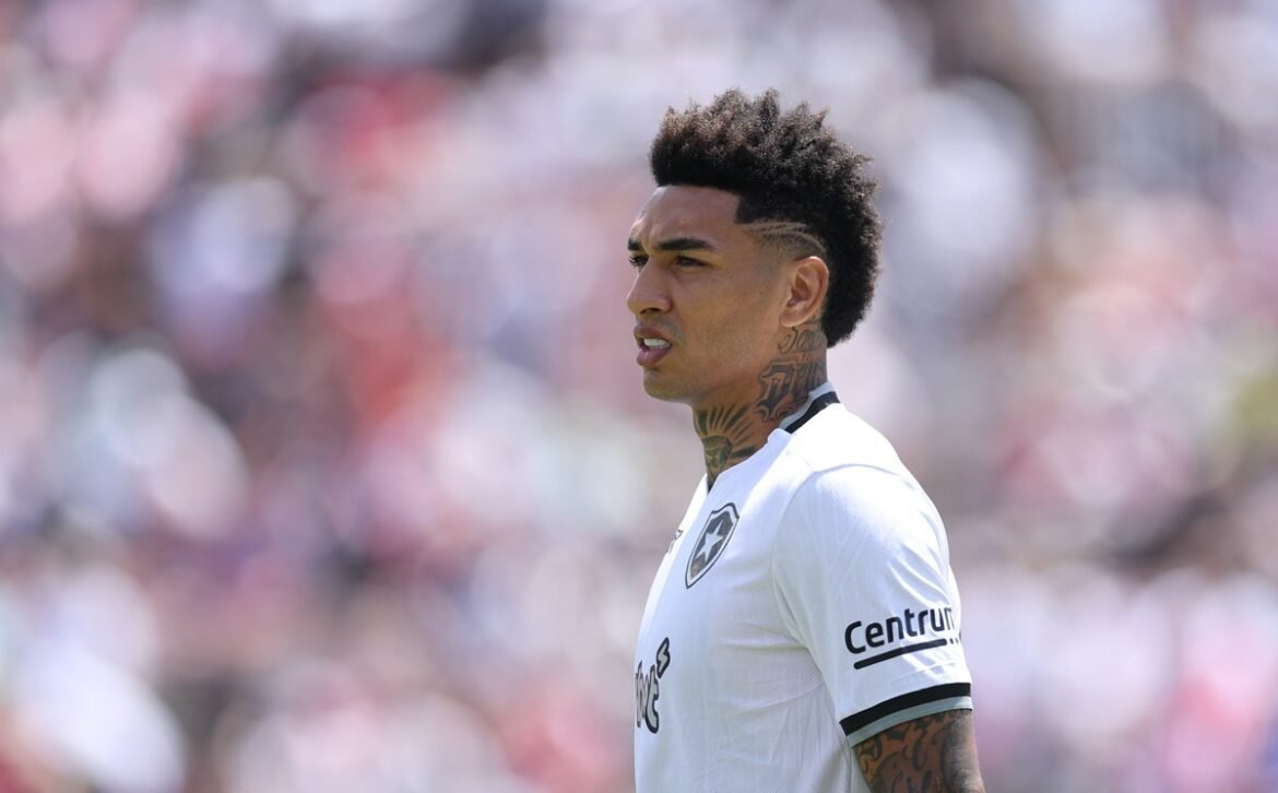 Igor Jesus, ex-jogador do Botafogo, esteve próximo de se juntar ao Flamengo; saiba mais.